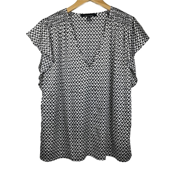 White House Black Market Black and White Geometric Print Butterfly Sleeve Blouse - Picture 1 of 4
